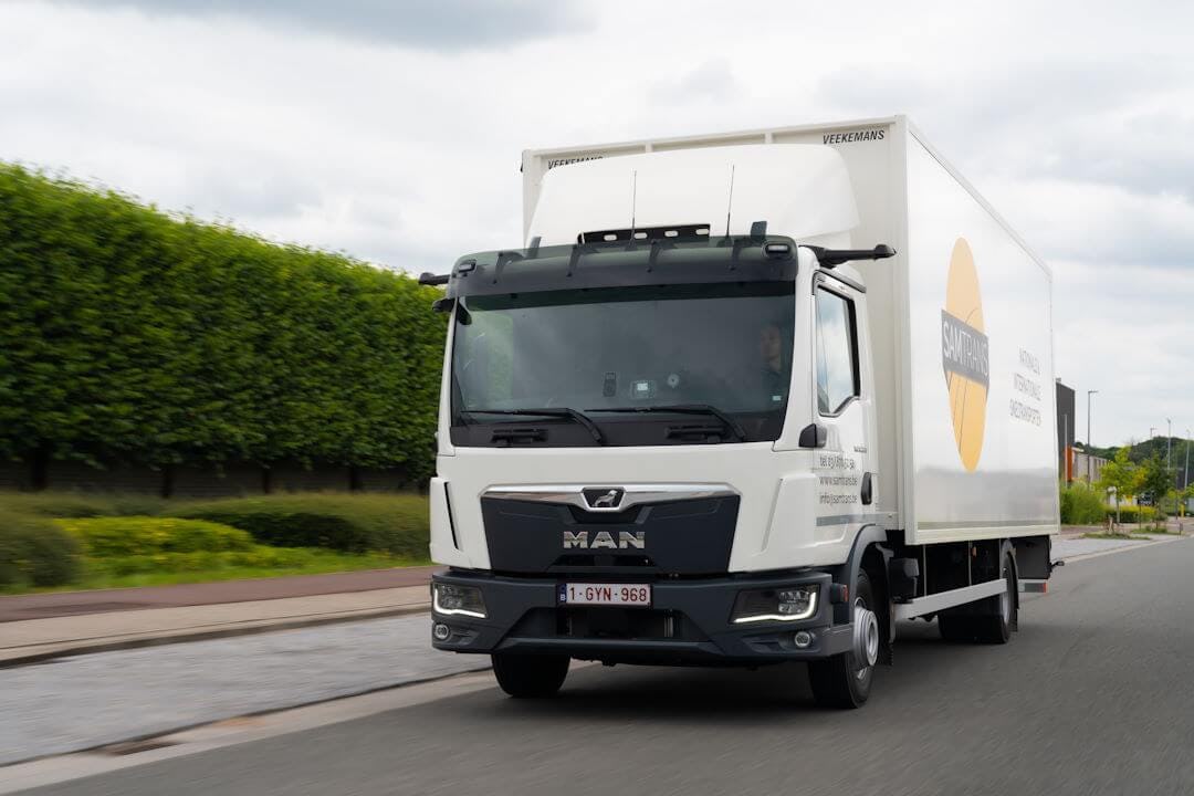 Sprint transport dat wordt uitgevoerd met vrachtwagen