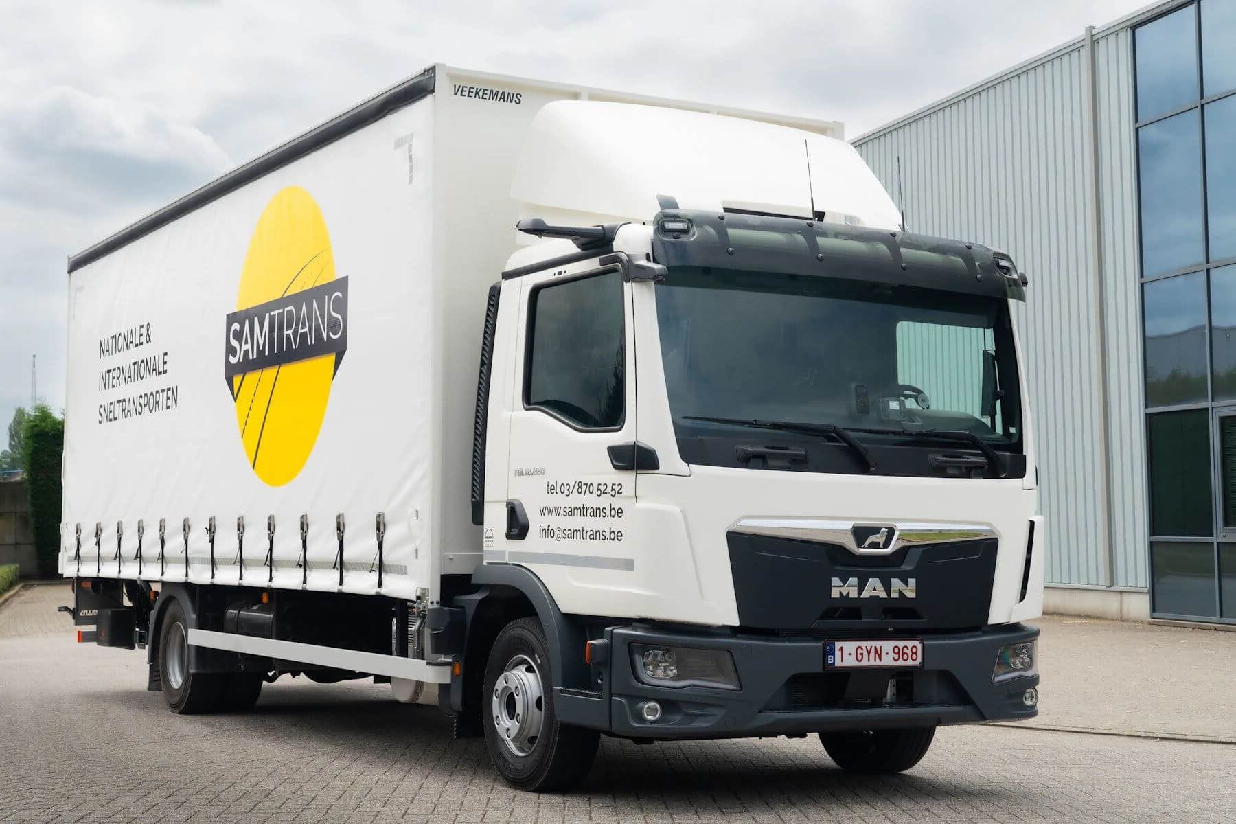 Vrachtwagen van SamTrans klaar voor een express transport
